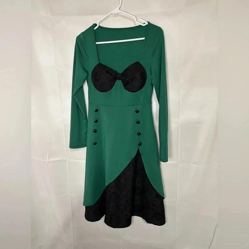 New with tags, womens size medium gothic dress, #L710